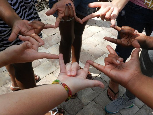 hands-language-533x400.jpg