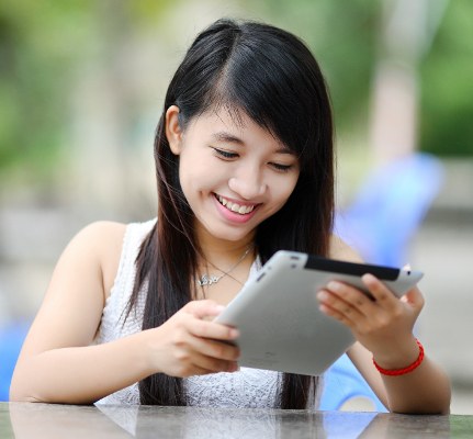 ipad-girl-431x400 no logo.jpg
